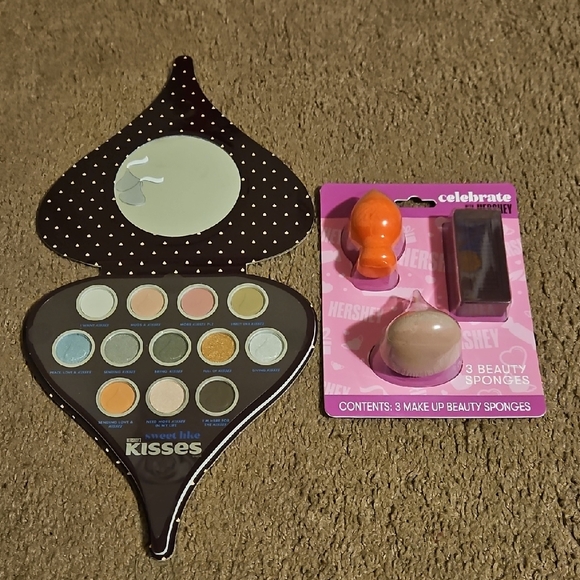 taste beauty Other - Hershey's Kisses Eyeshadow Palette and Beauty Sponges Set
